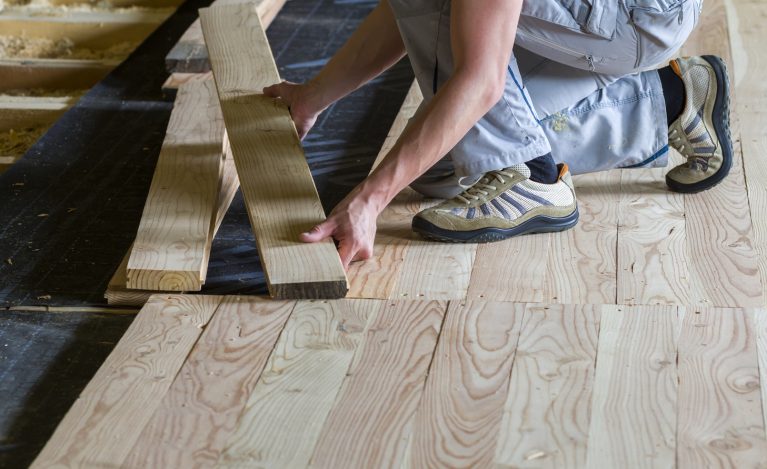 AC Reformas: Expert installation of hardwood flooring, providing a sleek and durable finish to your home.